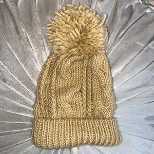 NWOT- FOREVER 21 KNIT BEANIE
